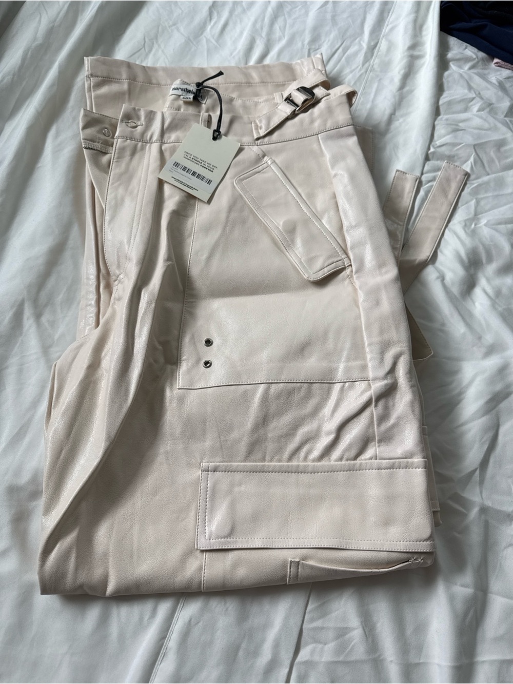 Frankie Cargos in Cream Mars the label